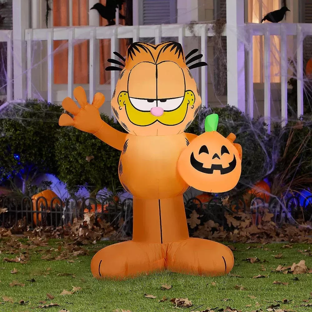 3.5′ Airblown Garfield with Pumpkin Inflatable